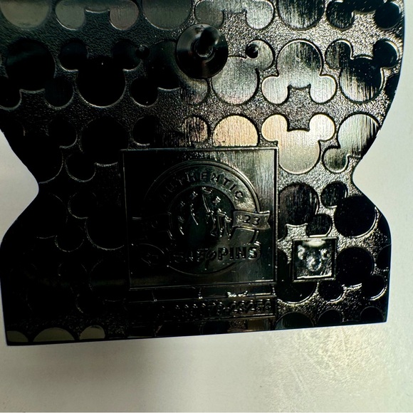 NWT. Disney Pin - Madame Leota crystal ball pin featuring the sorceress - Picture 6 of 7